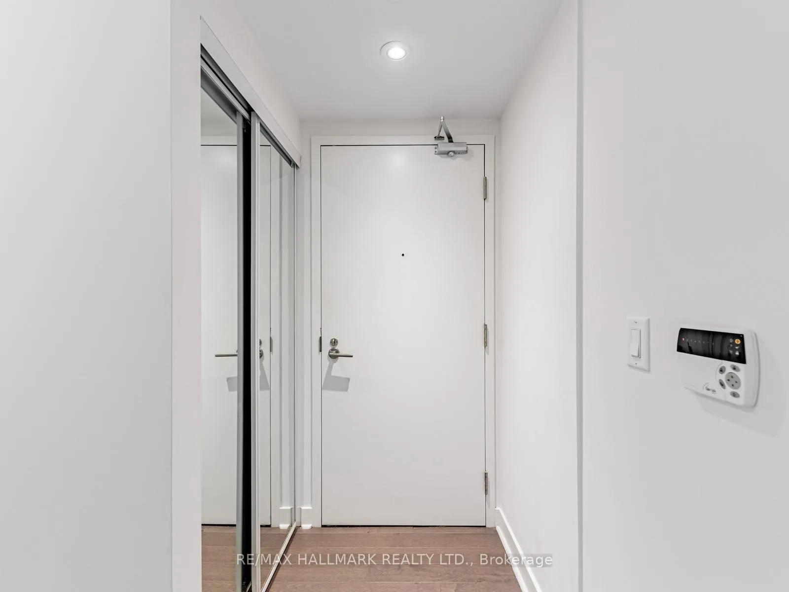 Photo 4 of Unit 1702, 58 Orchard View Boulevard, Toronto, Yonge-Eglinton — HOMEH