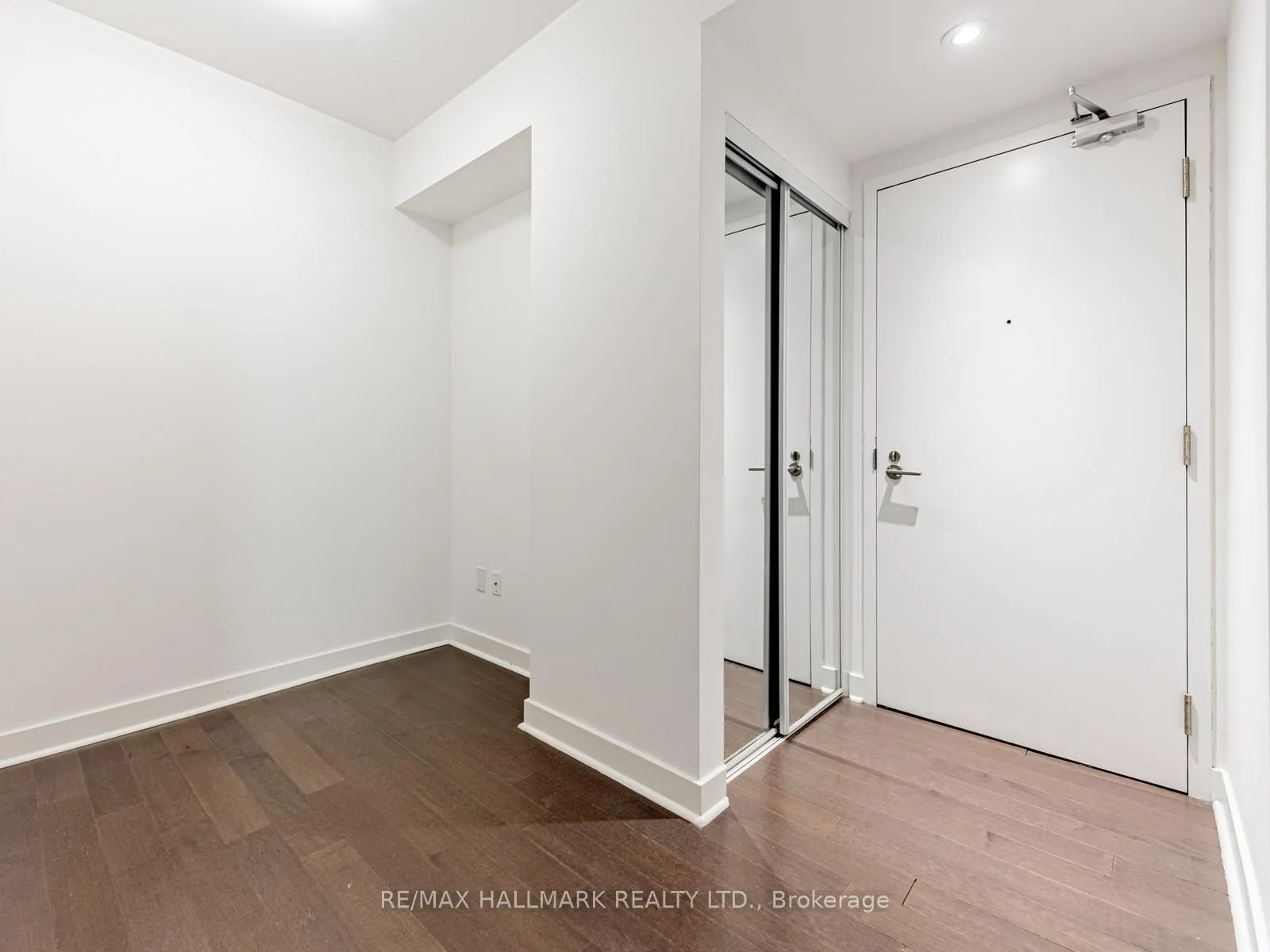 Photo 5 of Unit 1702, 58 Orchard View Boulevard, Toronto, Yonge-Eglinton — HOMEH