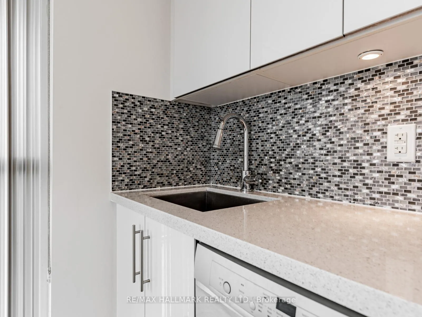 Photo 13 of Unit 1702, 58 Orchard View Boulevard, Toronto, Yonge-Eglinton — HOMEH