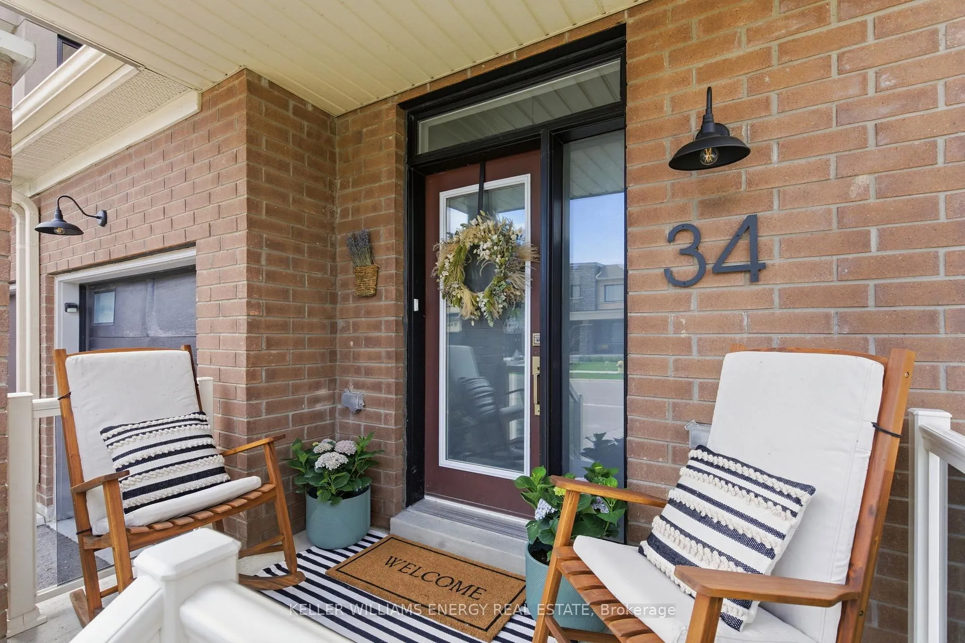 Photo 2 of 34 Larkin Lane, Clarington, Bowmanville — HOMEH
