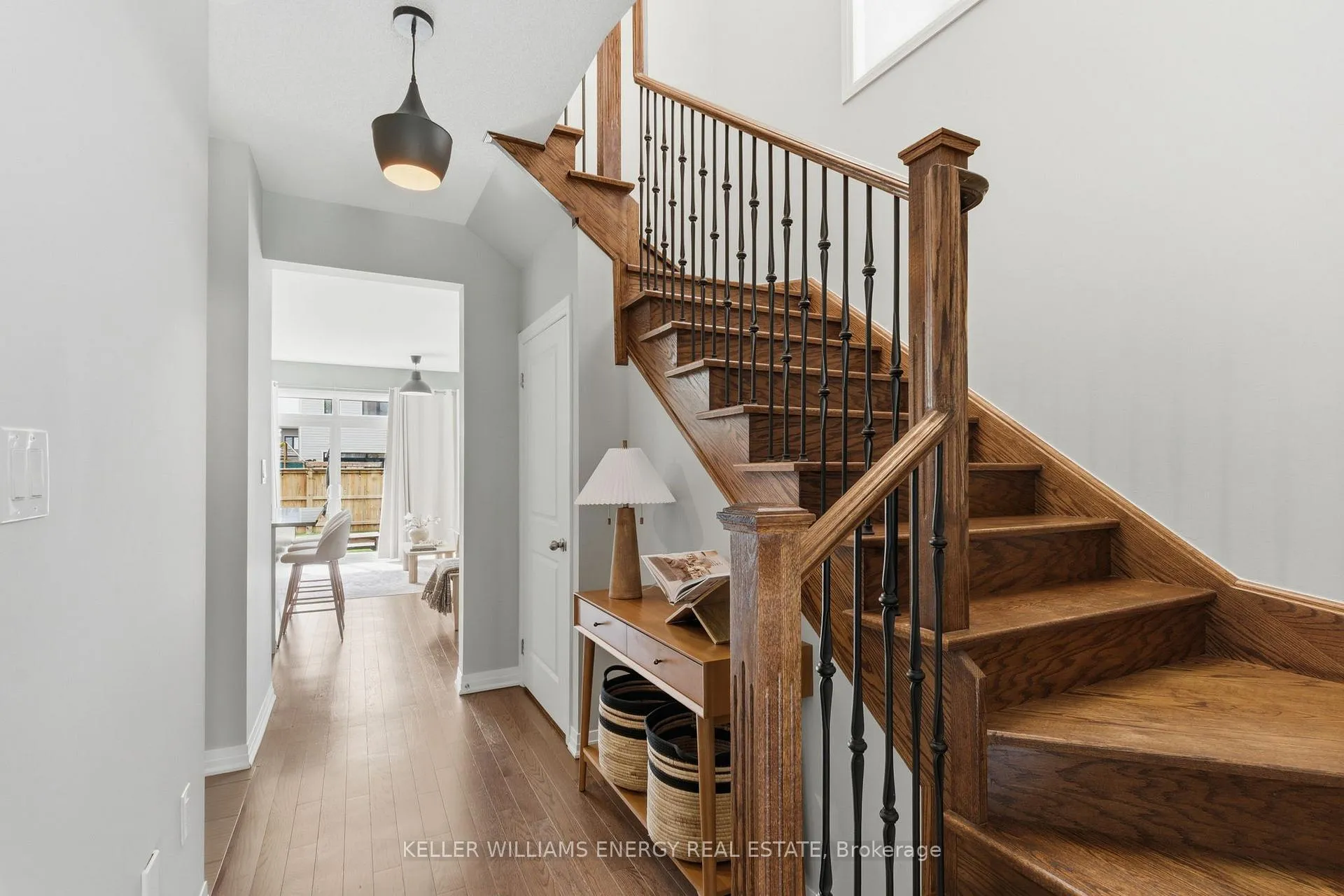 Photo 5 of 34 Larkin Lane, Clarington, Bowmanville — HOMEH