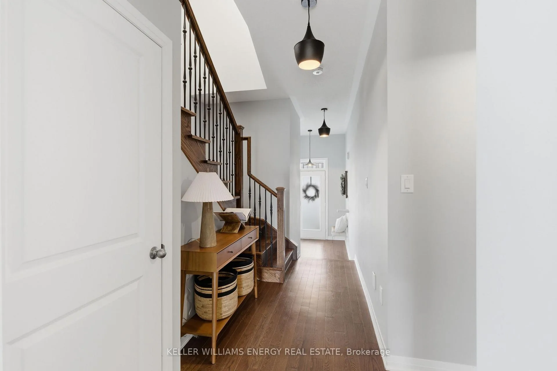 Photo 6 of 34 Larkin Lane, Clarington, Bowmanville — HOMEH