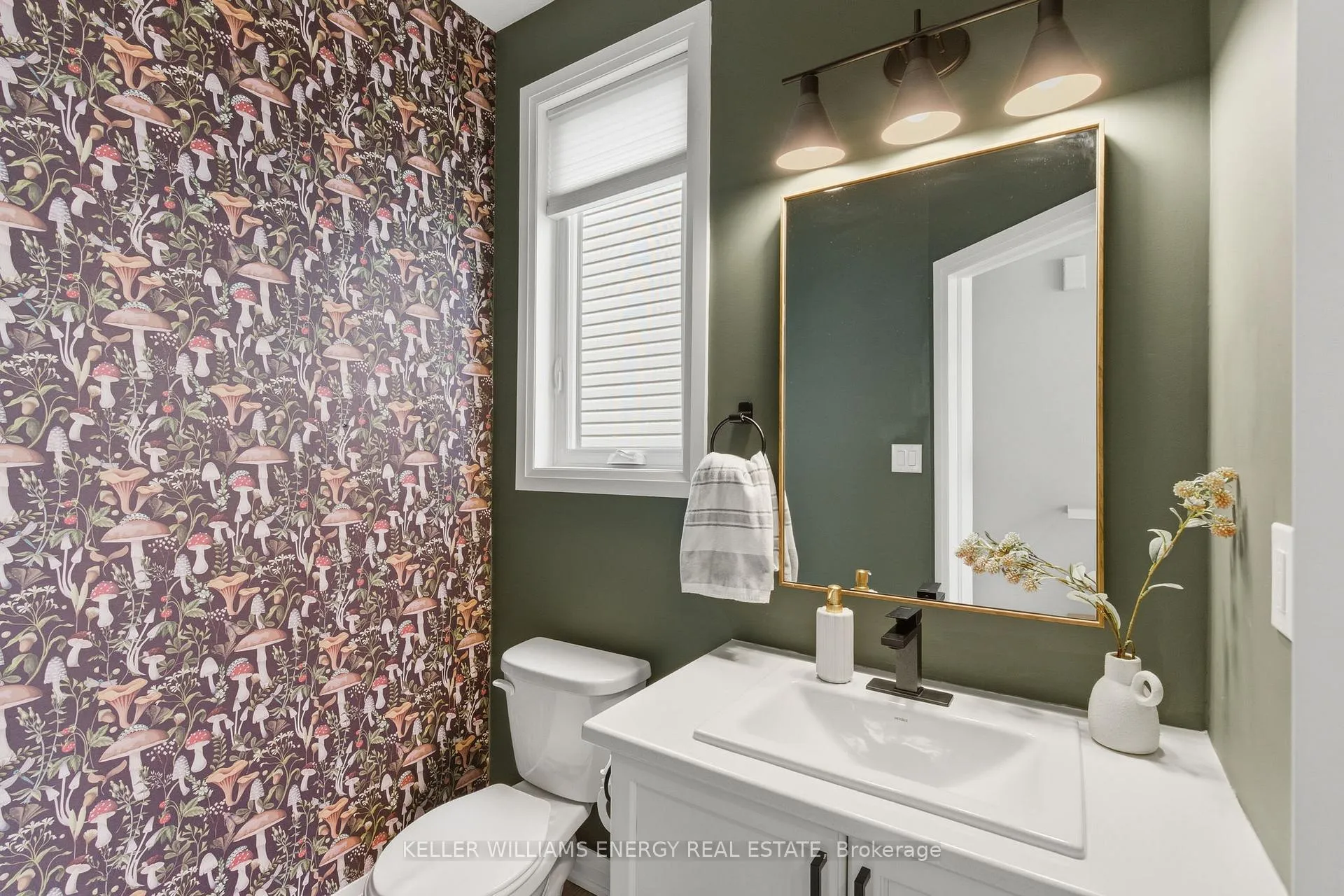 Photo 7 of 34 Larkin Lane, Clarington, Bowmanville — HOMEH