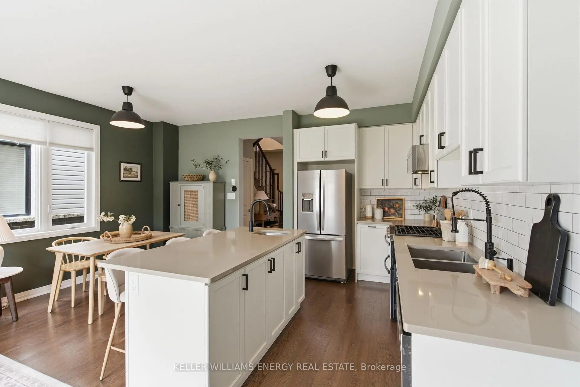 Photo 8 of 34 Larkin Lane, Clarington, Bowmanville — HOMEH