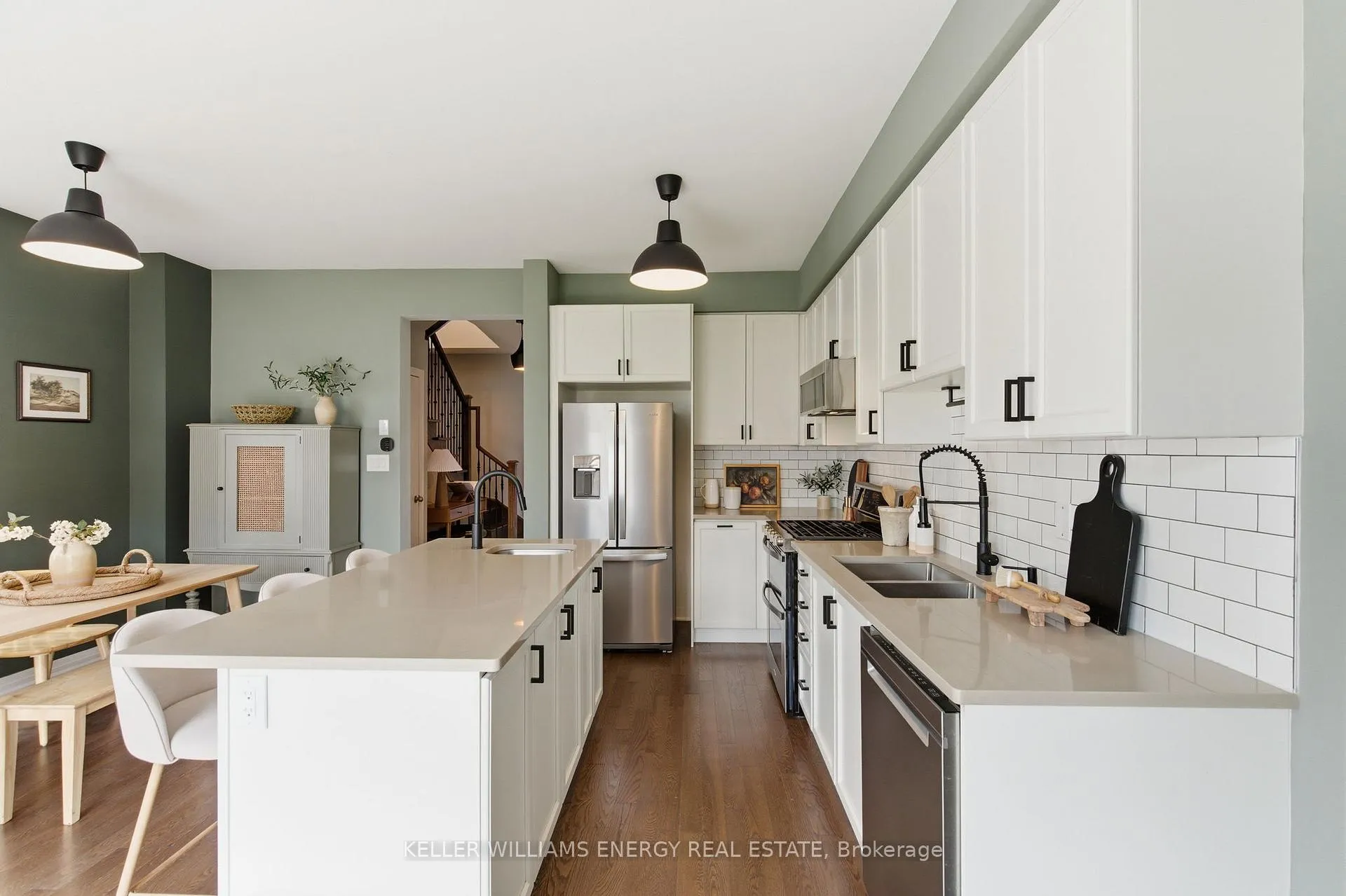 Photo 9 of 34 Larkin Lane, Clarington, Bowmanville — HOMEH