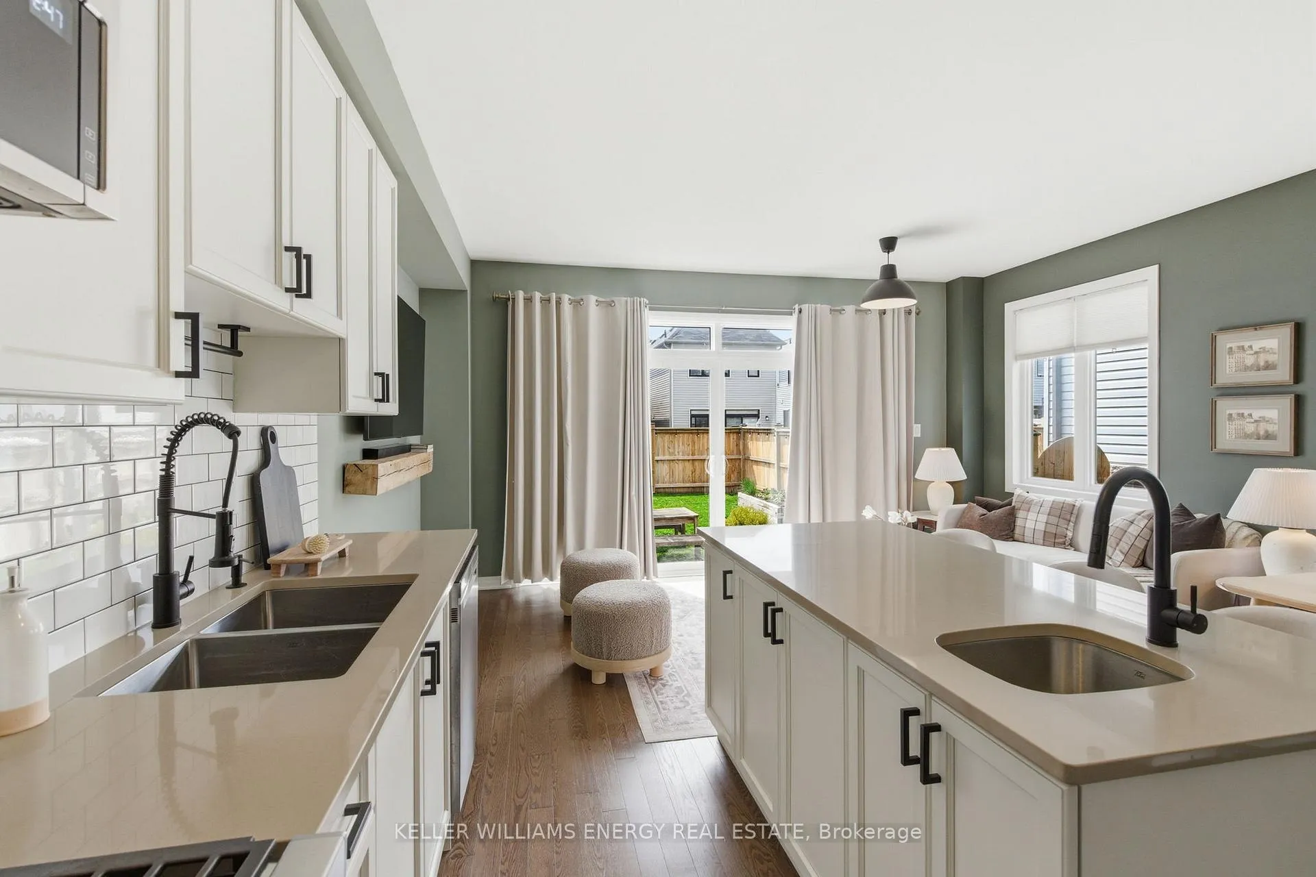 Photo 10 of 34 Larkin Lane, Clarington, Bowmanville — HOMEH