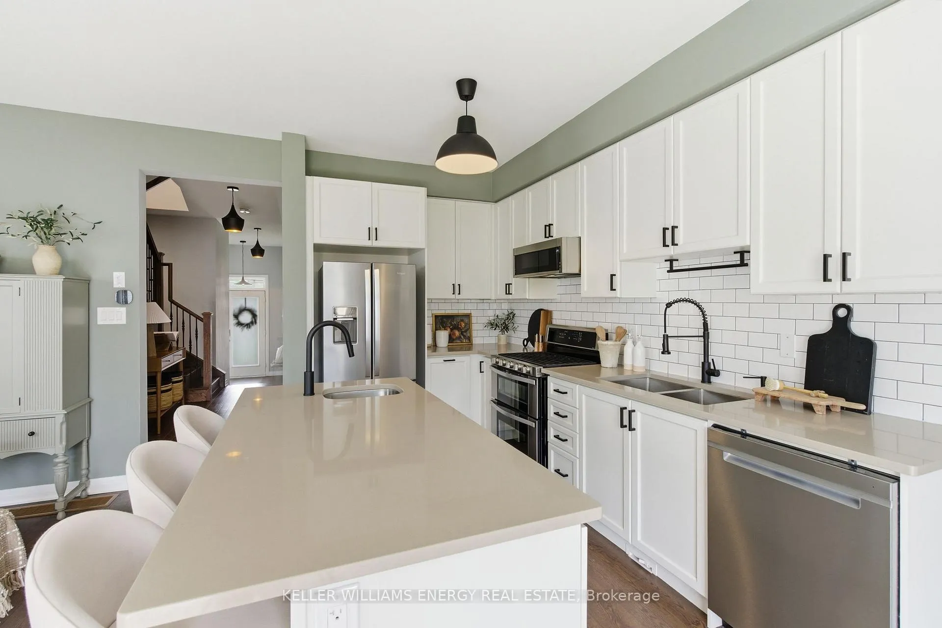 Photo 13 of 34 Larkin Lane, Clarington, Bowmanville — HOMEH