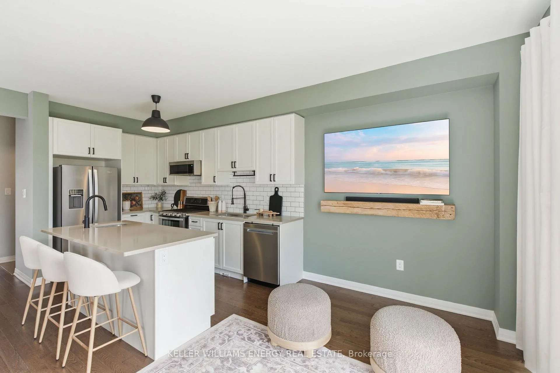 Photo 15 of 34 Larkin Lane, Clarington, Bowmanville — HOMEH