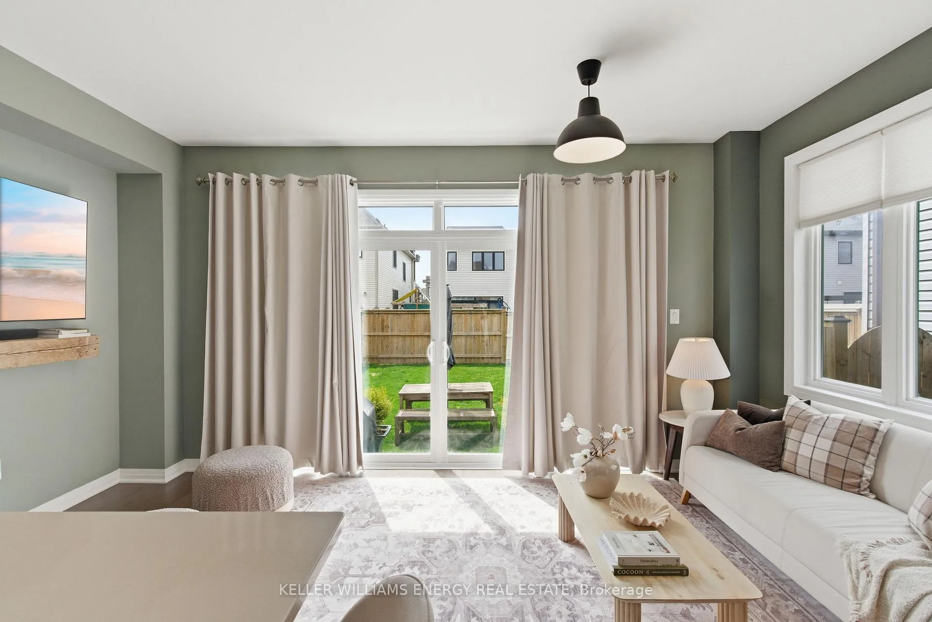 Photo 18 of 34 Larkin Lane, Clarington, Bowmanville — HOMEH