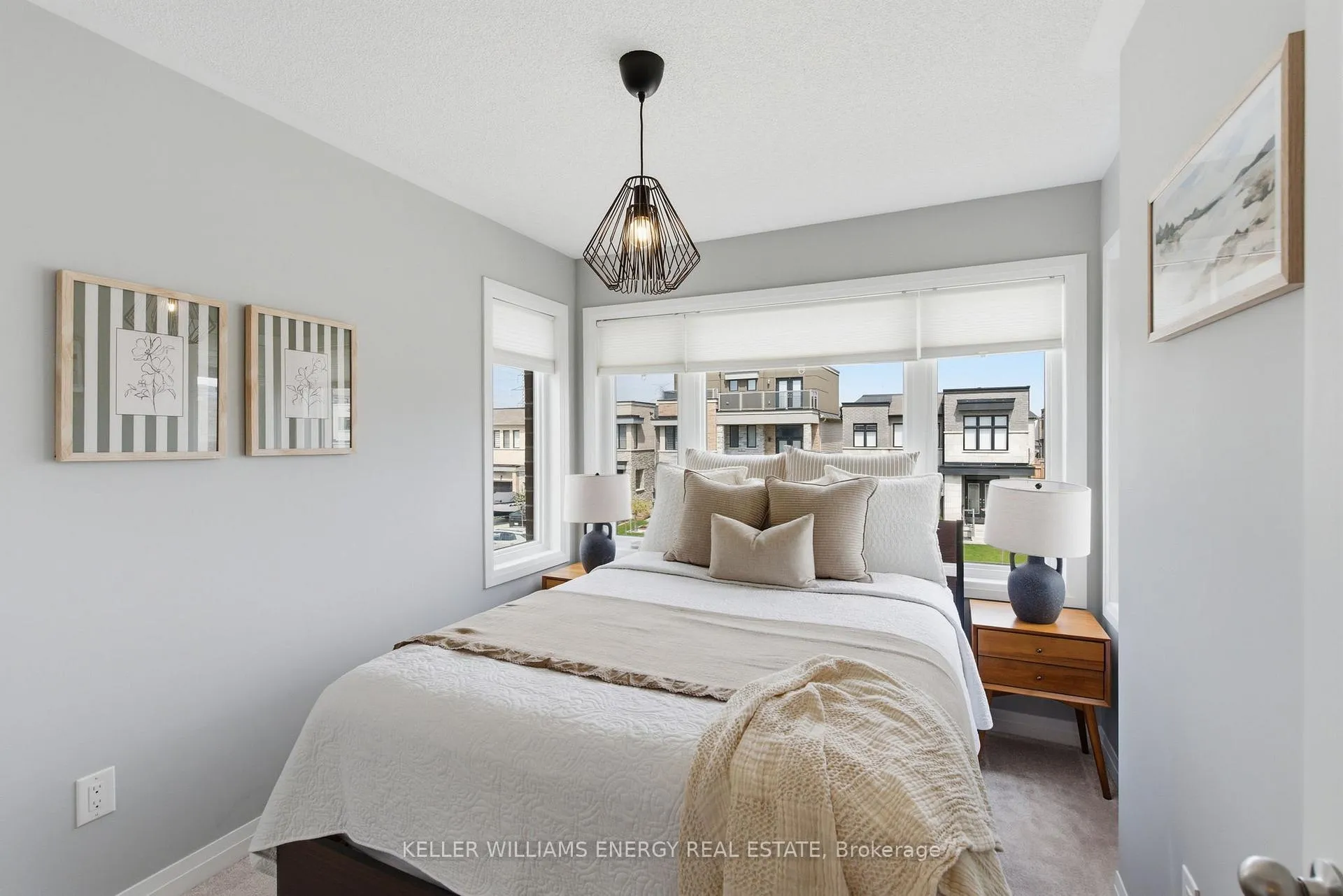 Photo 20 of 34 Larkin Lane, Clarington, Bowmanville — HOMEH
