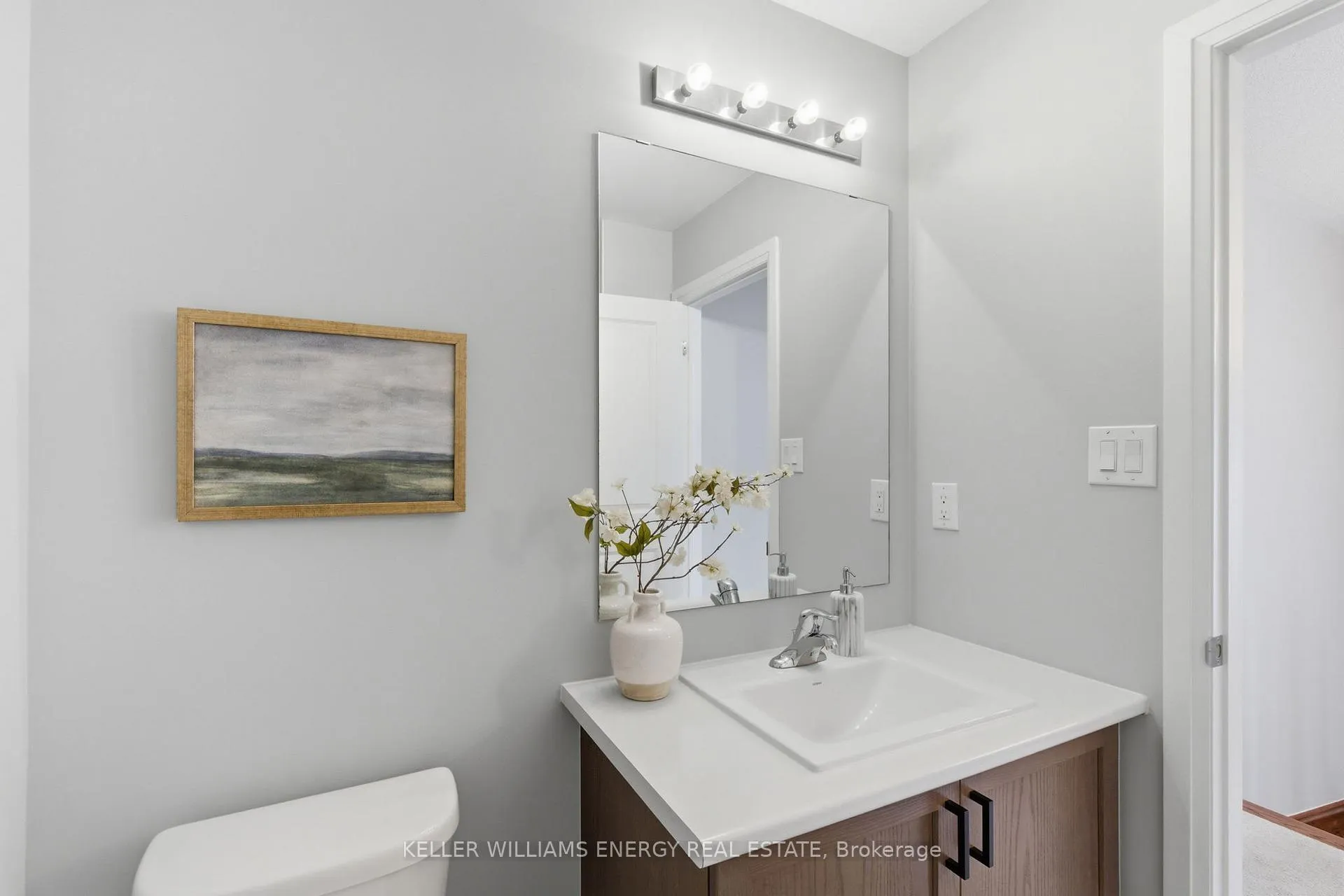 Photo 26 of 34 Larkin Lane, Clarington, Bowmanville — HOMEH