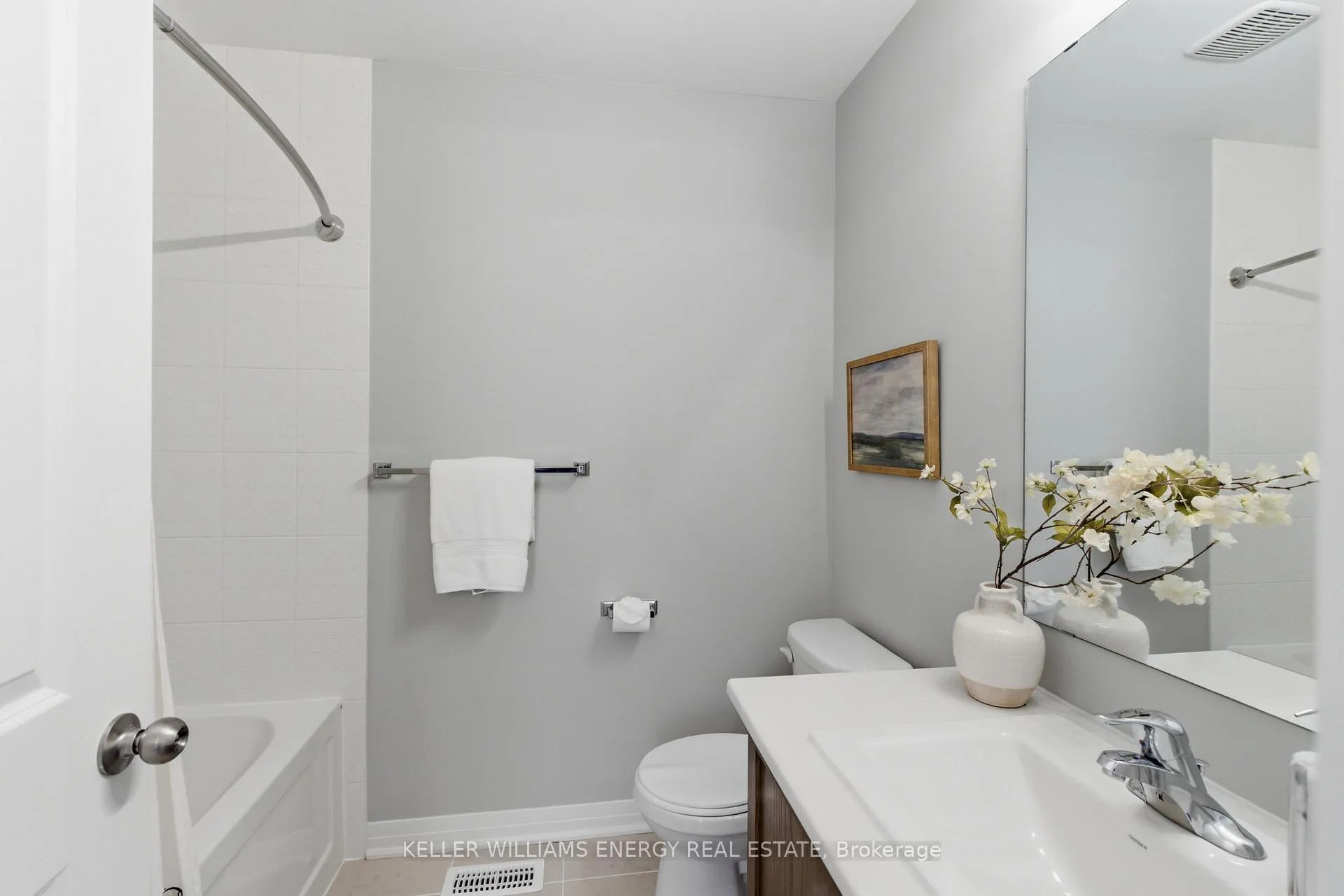 Photo 27 of 34 Larkin Lane, Clarington, Bowmanville — HOMEH