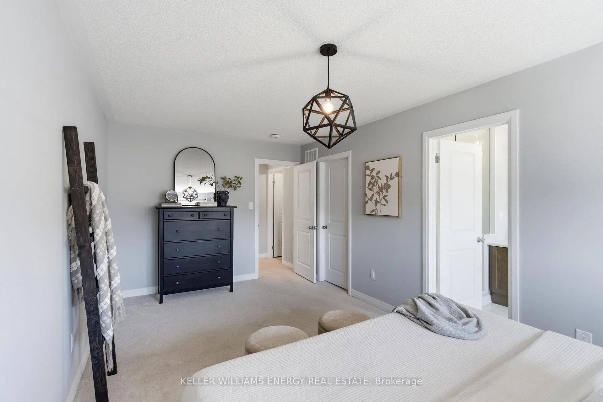 Photo 30 of 34 Larkin Lane, Clarington, Bowmanville — HOMEH