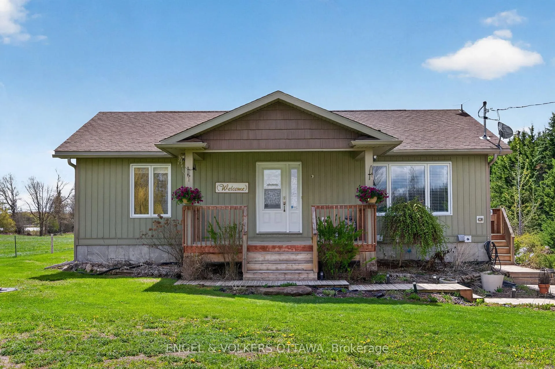 Photo 1 of 6042 Dobson Lane, Ottawa, Goulbourn Twp From Franktown Rd/South To Rideau — HOMEH
