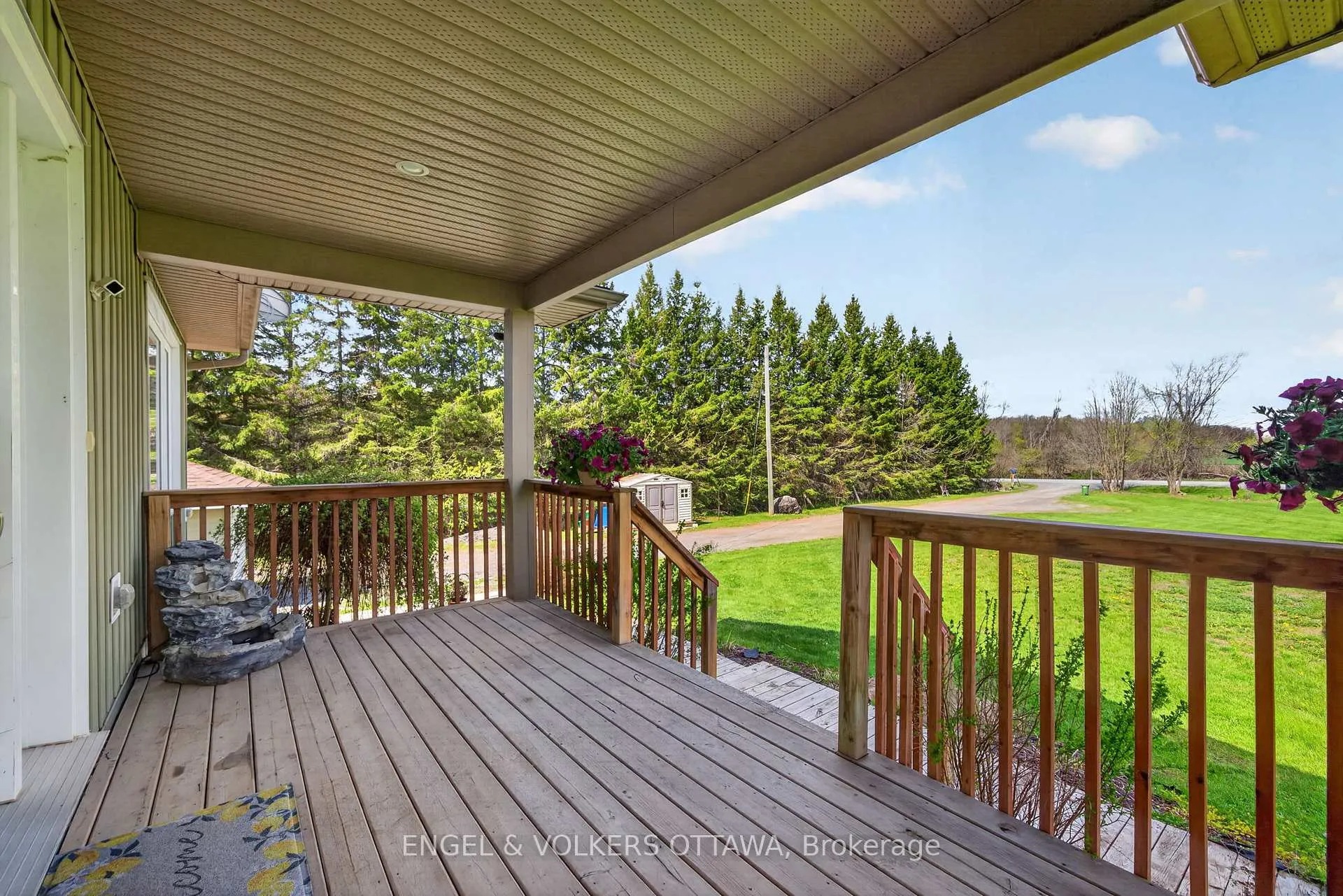 Photo 4 of 6042 Dobson Lane, Ottawa, Goulbourn Twp From Franktown Rd/South To Rideau — HOMEH