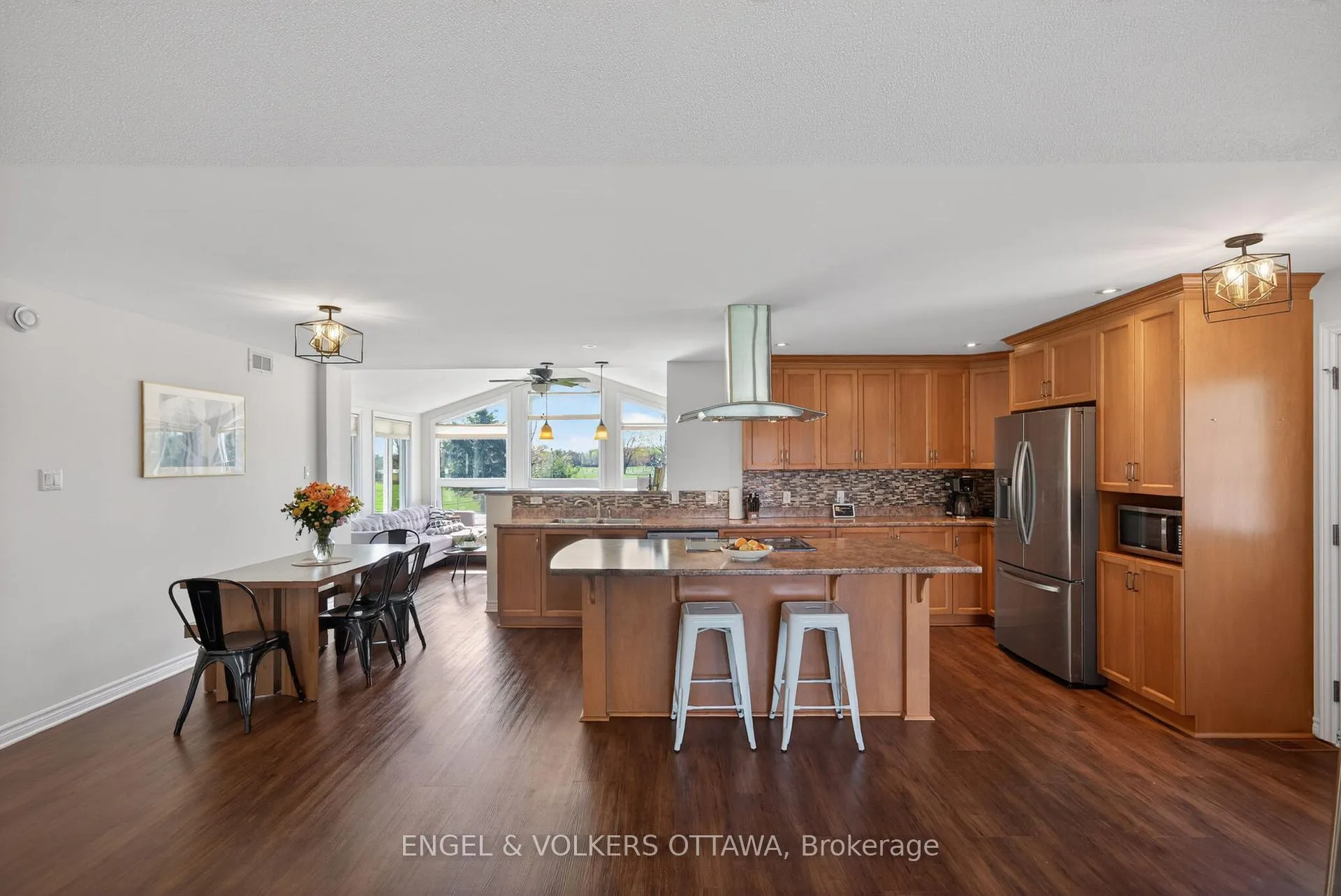 Photo 14 of 6042 Dobson Lane, Ottawa, Goulbourn Twp From Franktown Rd/South To Rideau — HOMEH