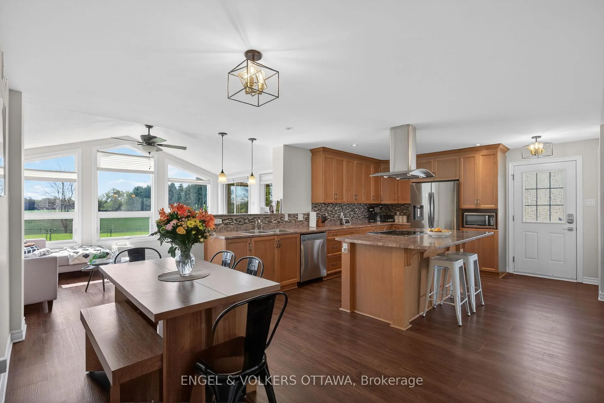 Photo 15 of 6042 Dobson Lane, Ottawa, Goulbourn Twp From Franktown Rd/South To Rideau — HOMEH