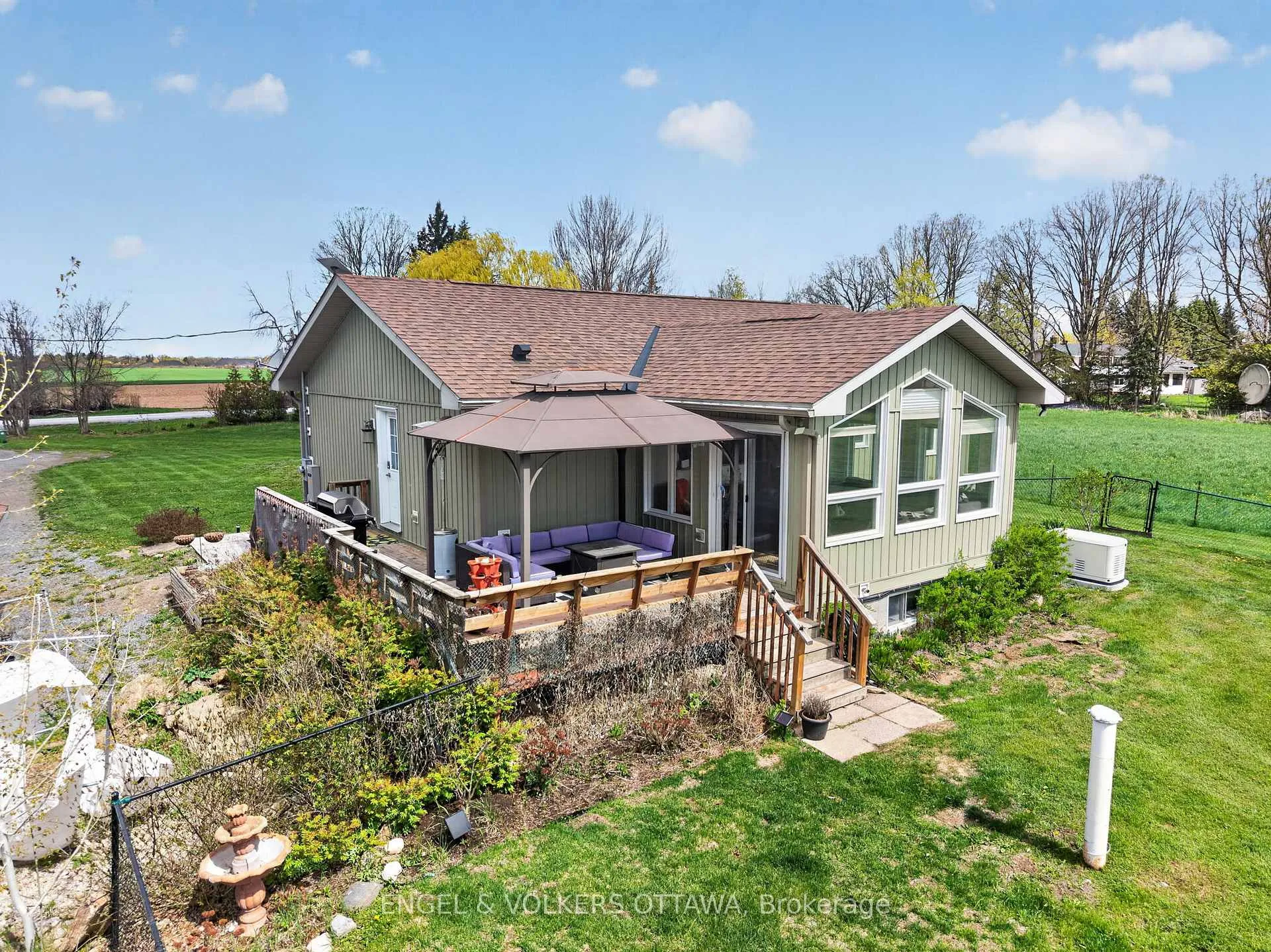 Photo 35 of 6042 Dobson Lane, Ottawa, Goulbourn Twp From Franktown Rd/South To Rideau — HOMEH