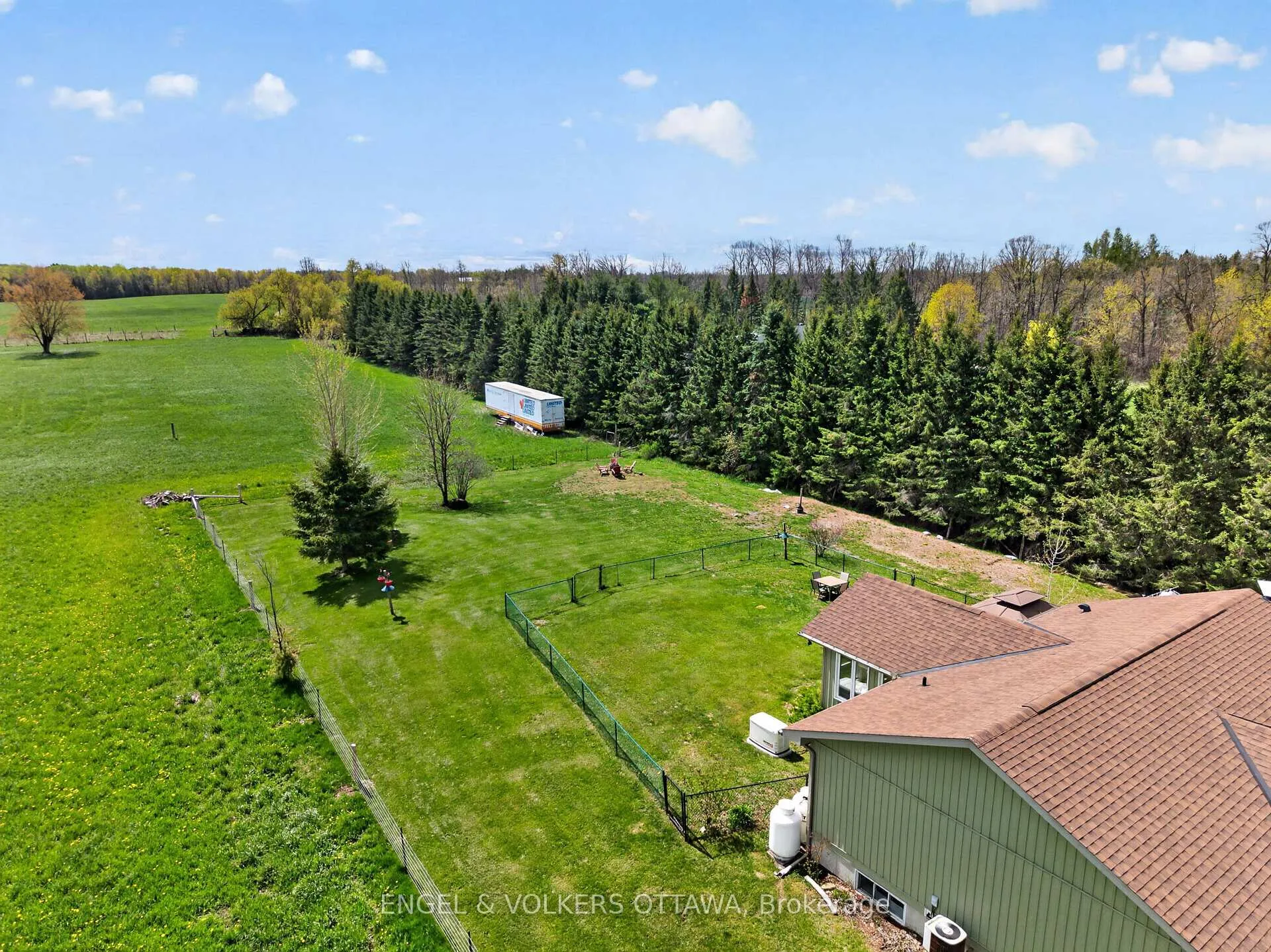 Photo 37 of 6042 Dobson Lane, Ottawa, Goulbourn Twp From Franktown Rd/South To Rideau — HOMEH