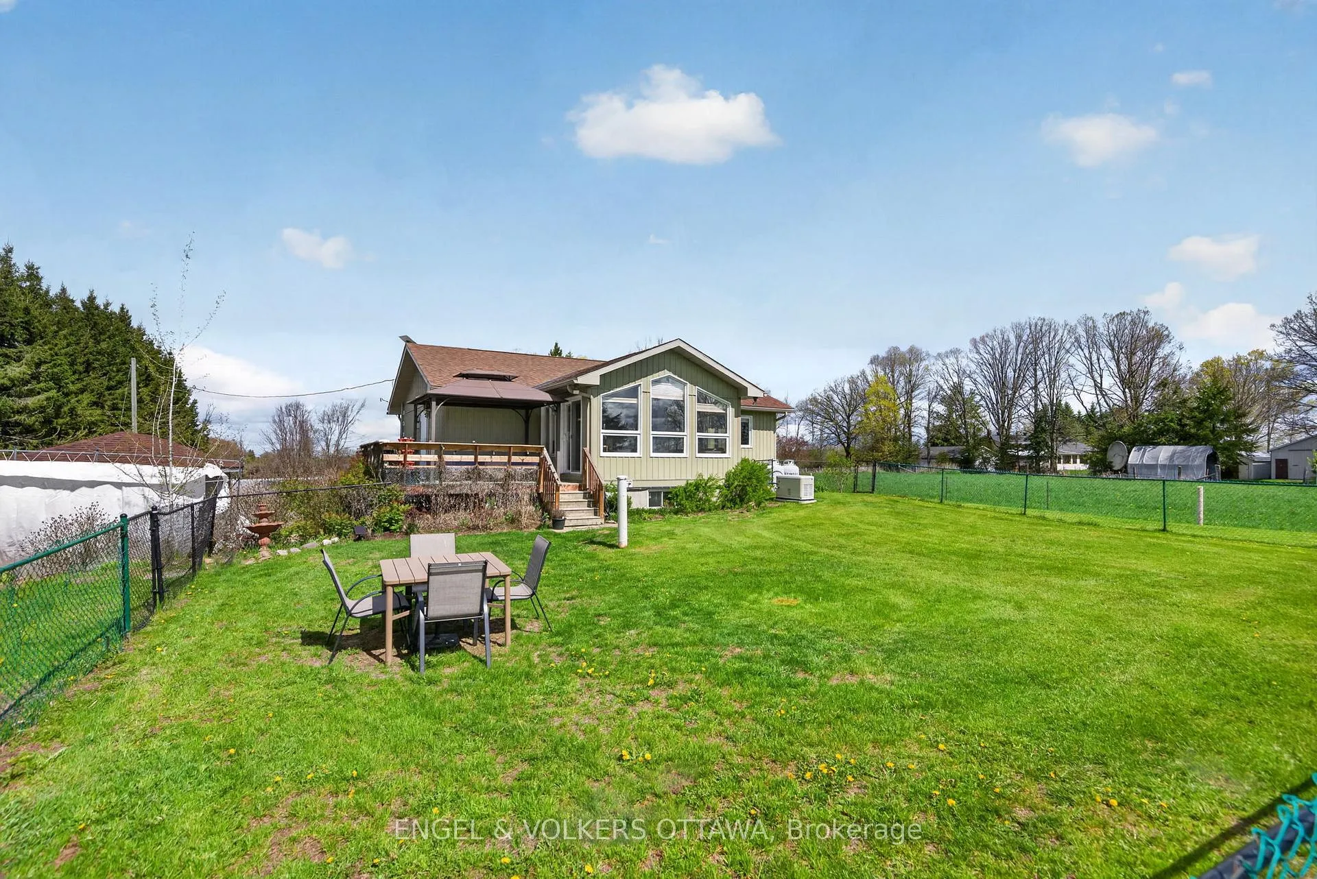 Photo 38 of 6042 Dobson Lane, Ottawa, Goulbourn Twp From Franktown Rd/South To Rideau — HOMEH