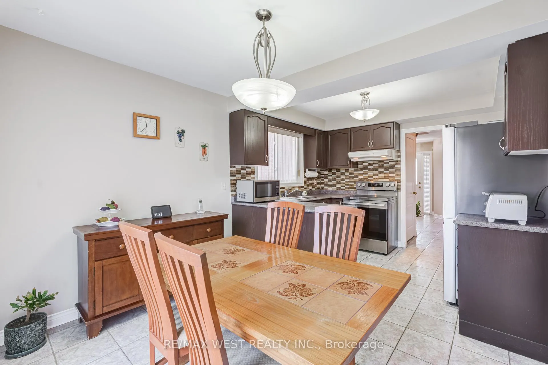 Photo 24 of 55 Pavin Crescent, Caledon, Bolton East — HOMEH