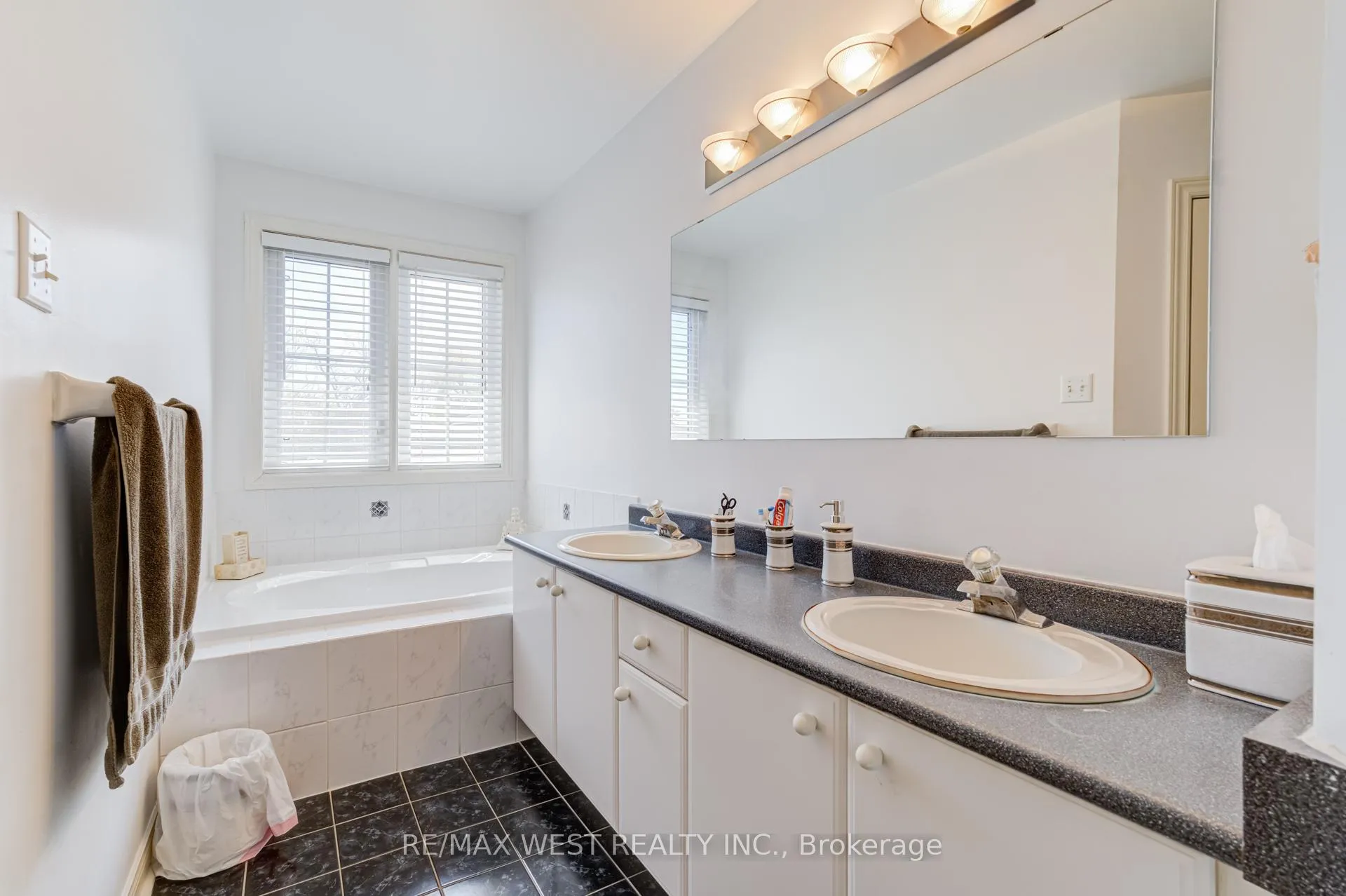 Photo 30 of 55 Pavin Crescent, Caledon, Bolton East — HOMEH