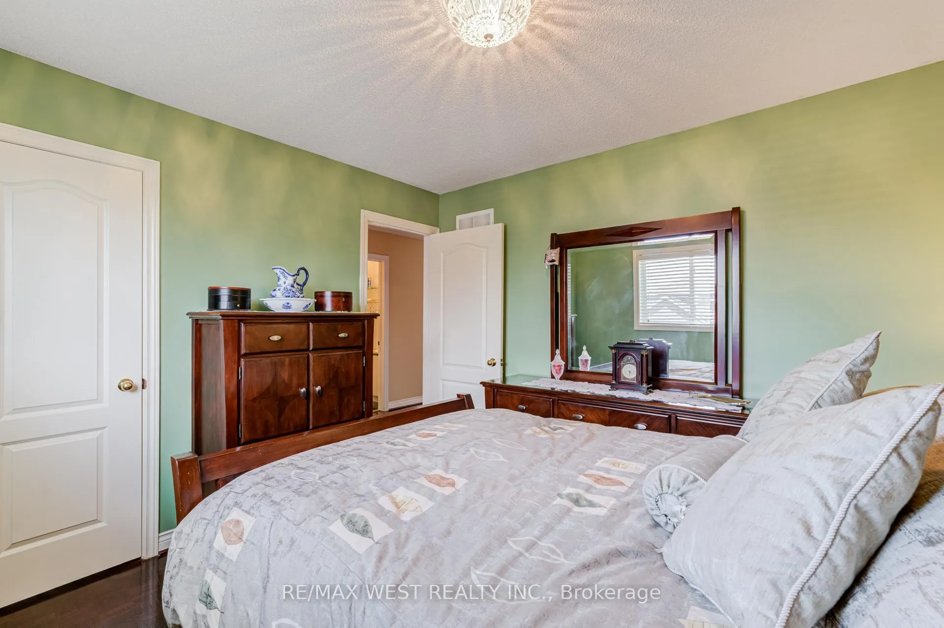 Photo 38 of 55 Pavin Crescent, Caledon, Bolton East — HOMEH