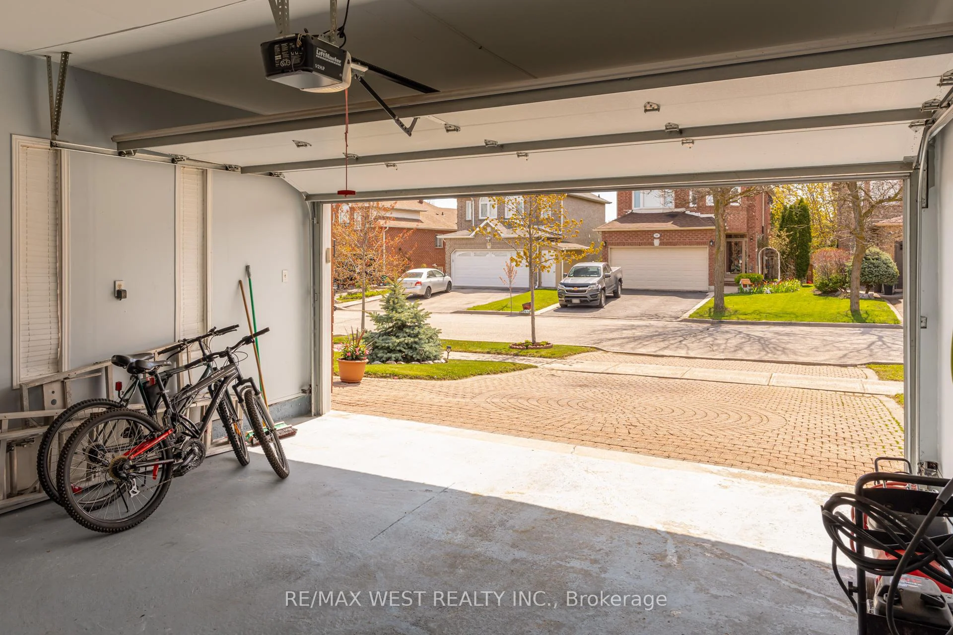 Photo 50 of 55 Pavin Crescent, Caledon, Bolton East — HOMEH
