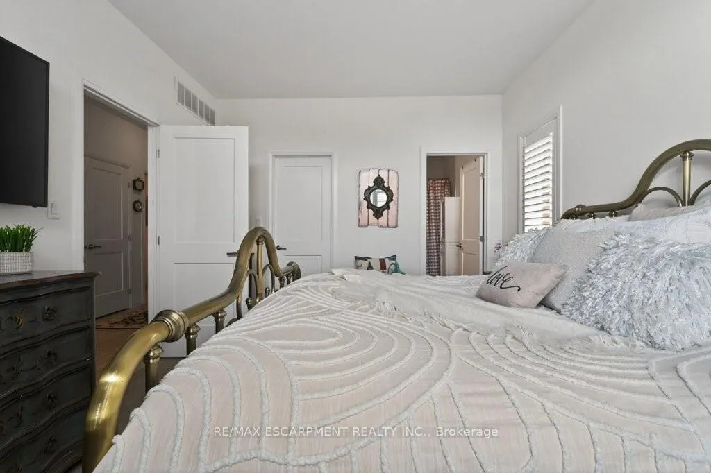 Photo 9 of 5064 Connor Drive, Lincoln, Beamsville — HOMEH