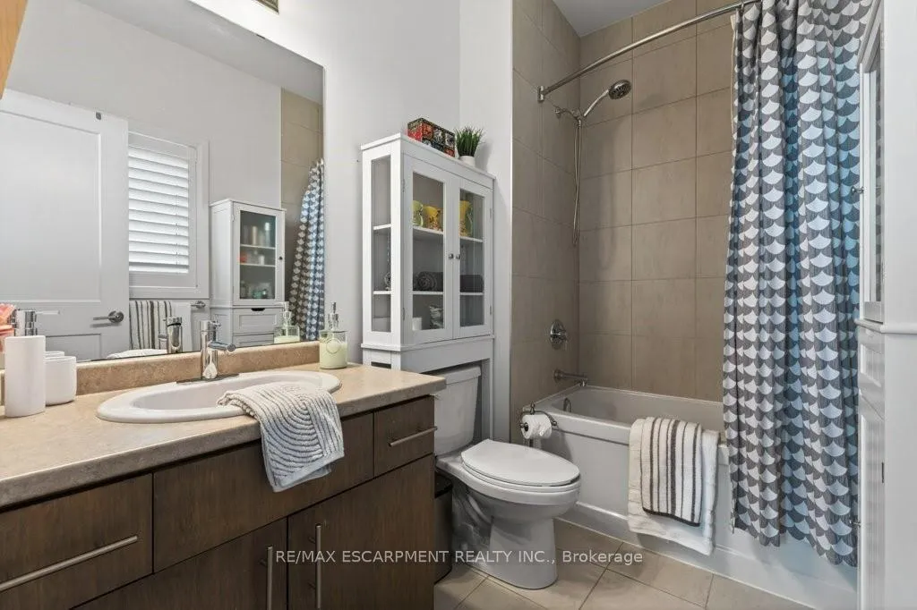 Photo 10 of 5064 Connor Drive, Lincoln, Beamsville — HOMEH