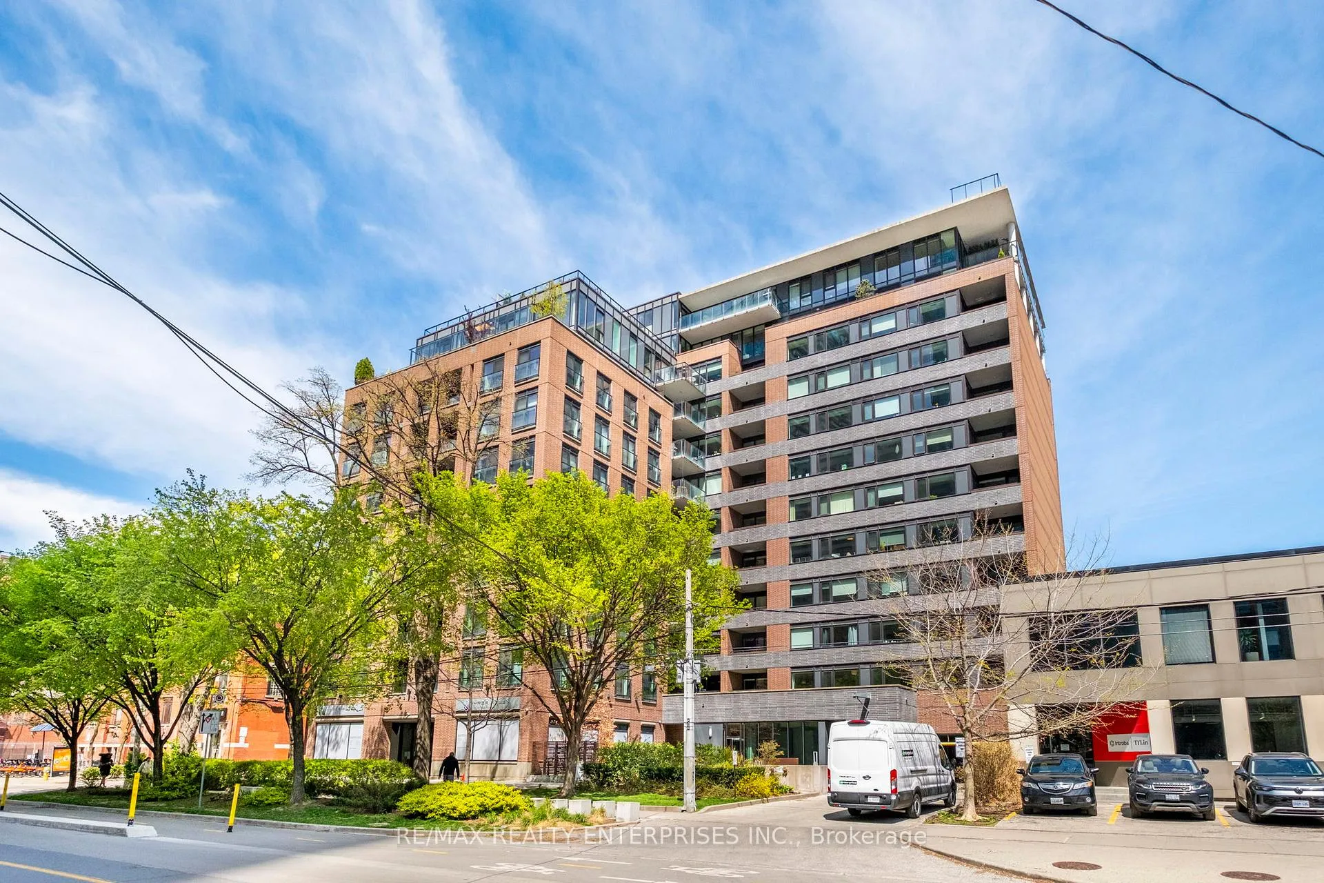 Front of Unit 605, 400 Wellington Street W