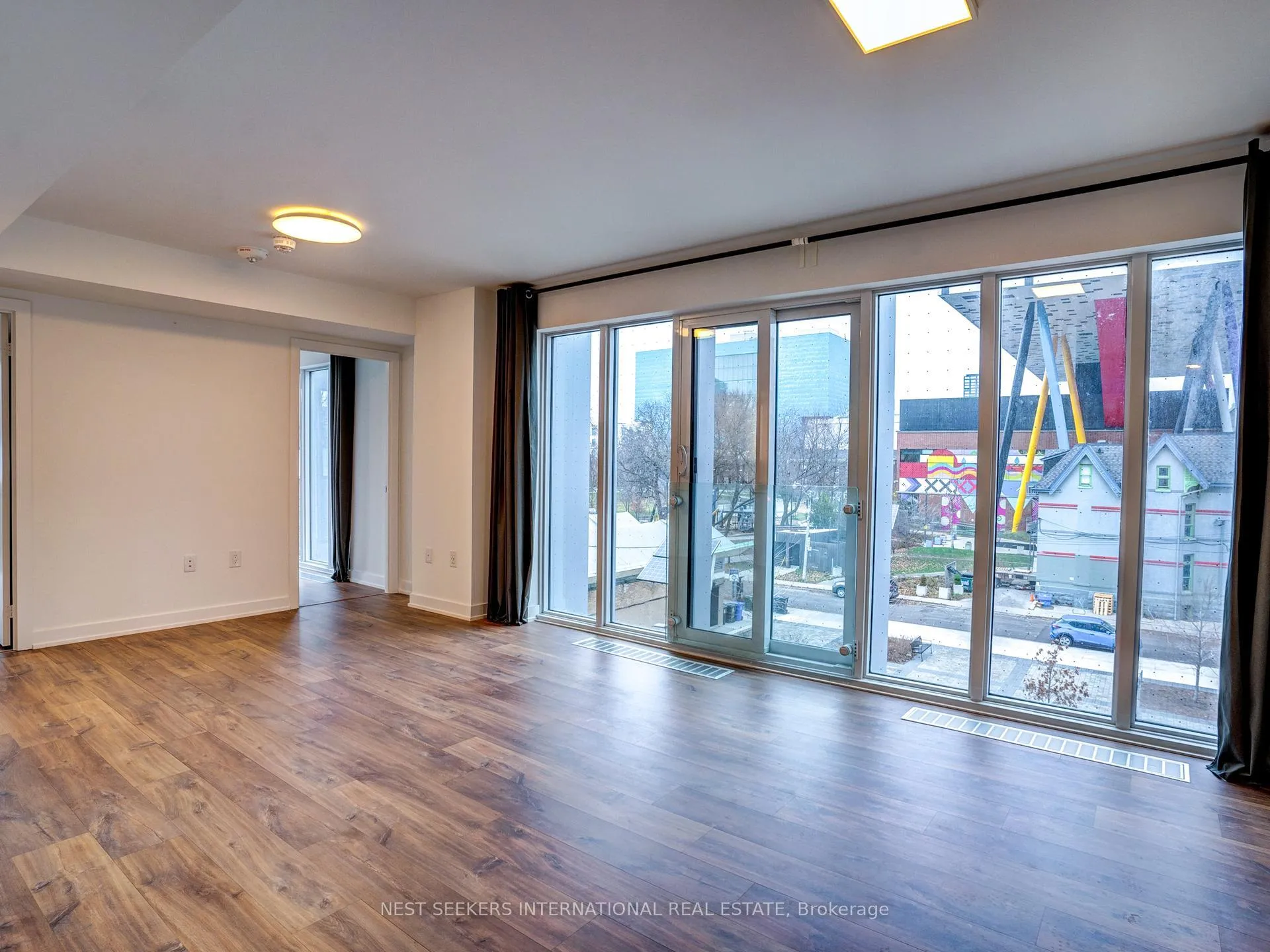 Photo 5 of Unit 404, 50 McCaul Street, Toronto, Kensington-Chinatown — HOMEH