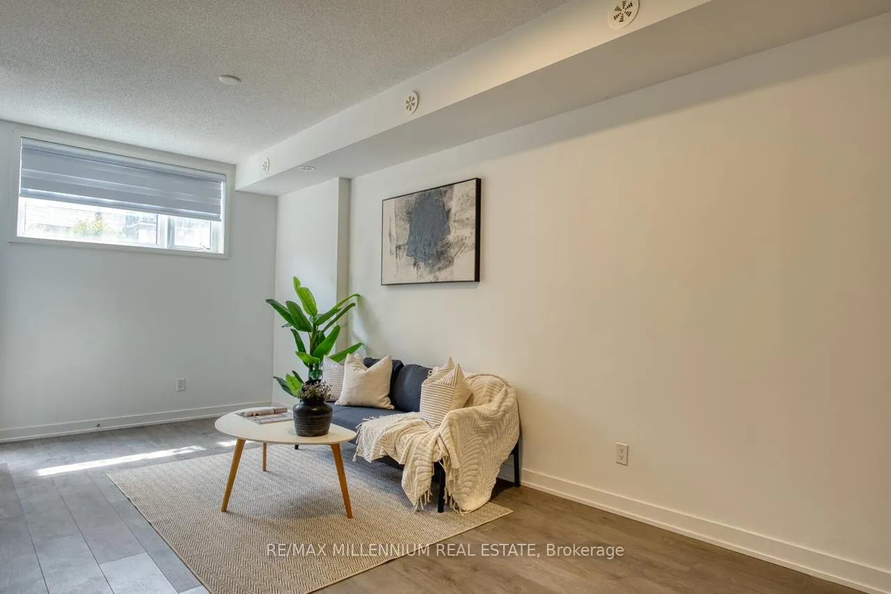 Photo 5 of Unit 709, 1131 Cooke Boulevard, Burlington, LaSalle — HOMEH