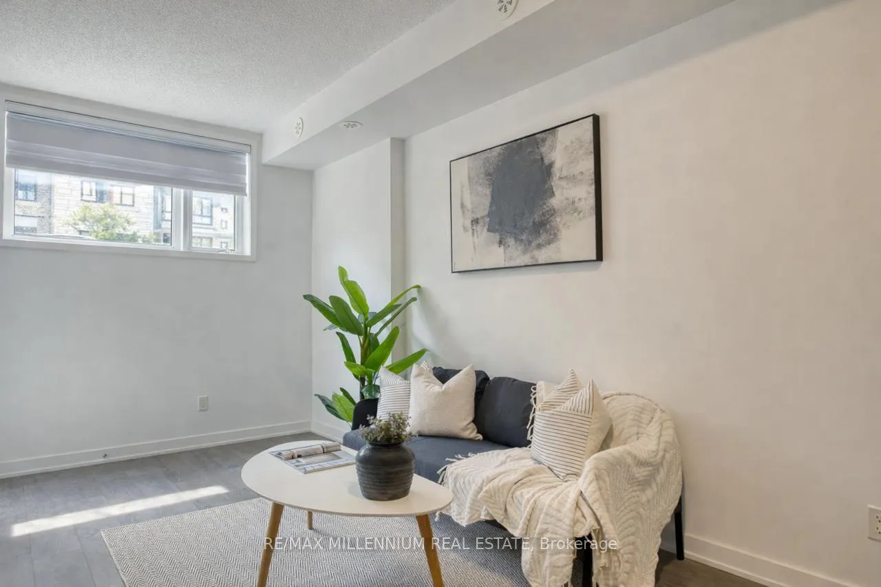 Photo 6 of Unit 709, 1131 Cooke Boulevard, Burlington, LaSalle — HOMEH