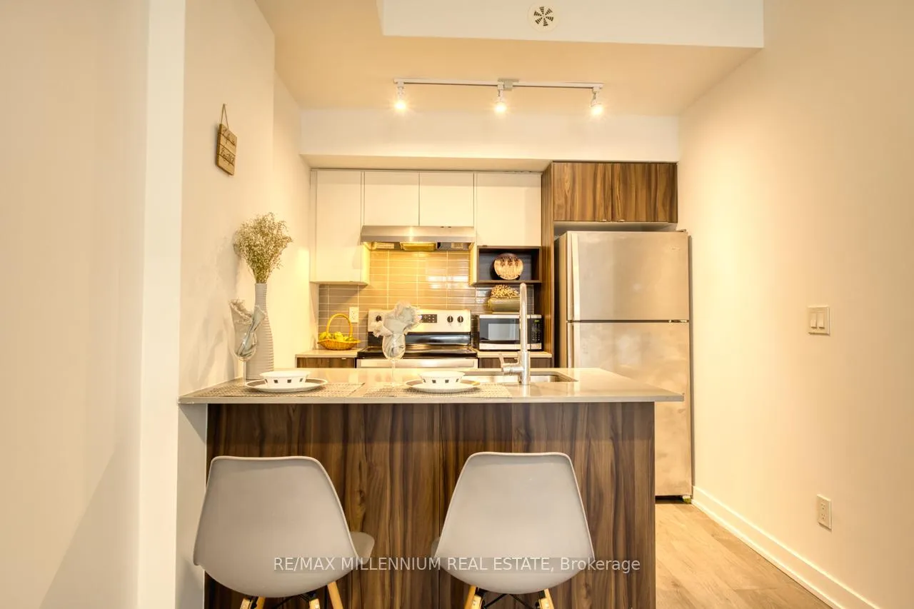 Photo 9 of Unit 709, 1131 Cooke Boulevard, Burlington, LaSalle — HOMEH