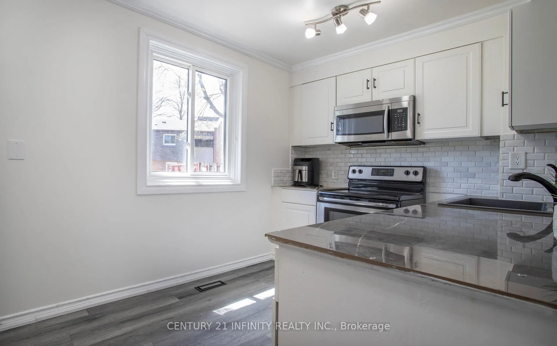 Photo 13 of Unit 33, 101 Dovedale Drive, Whitby, Downtown Whitby — HOMEH