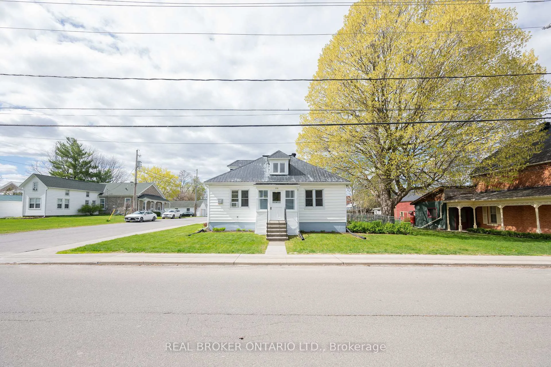 Photo 2 of 216 Thomas Street, North Grenville, Kemptville — HOMEH