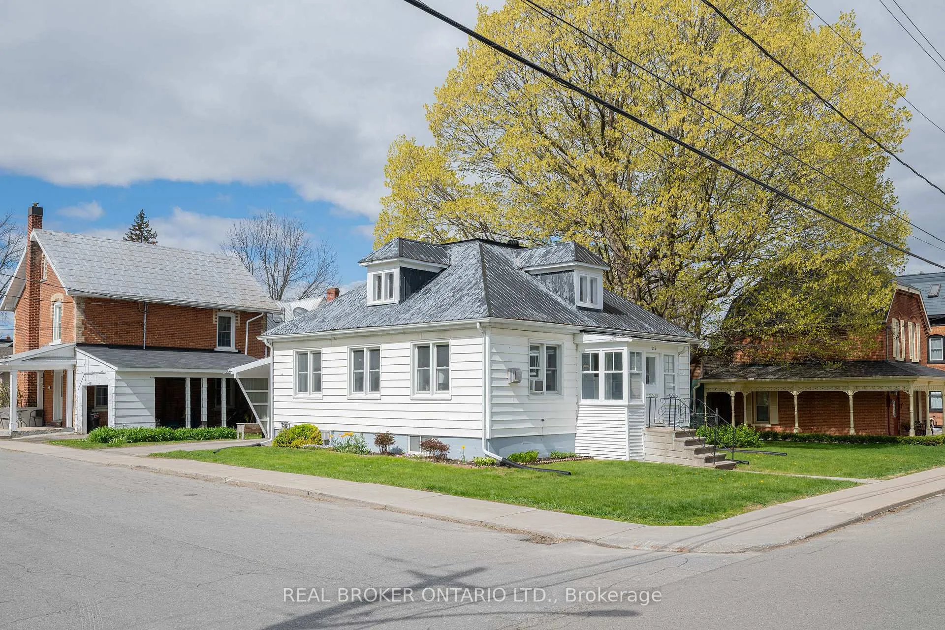 Photo 3 of 216 Thomas Street, North Grenville, Kemptville — HOMEH
