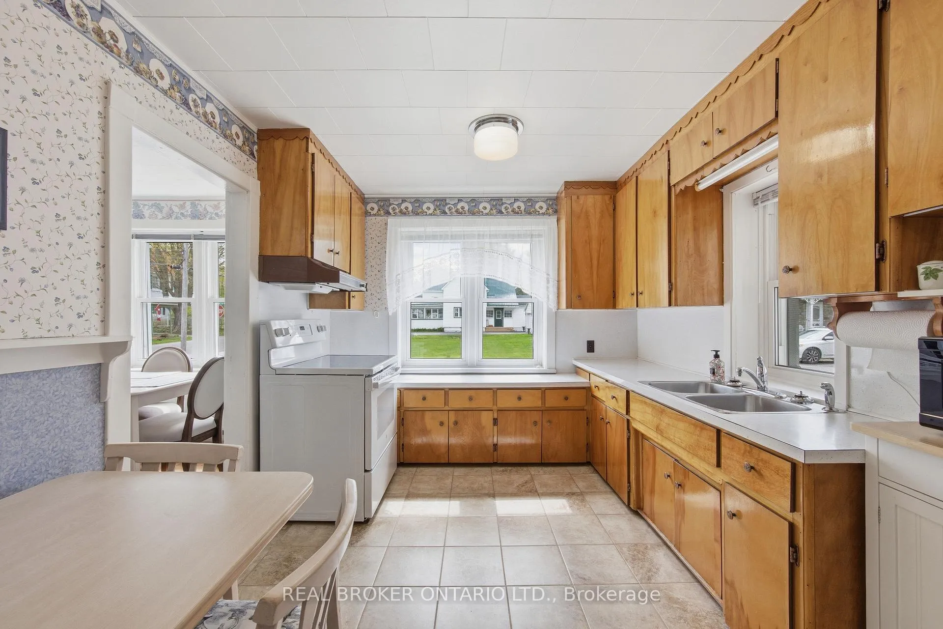Photo 17 of 216 Thomas Street, North Grenville, Kemptville — HOMEH