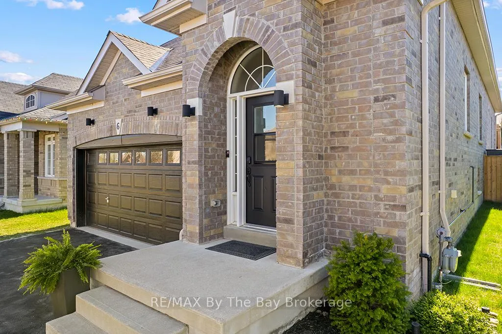 Photo 2 of 6 Academy Avenue, Wasaga Beach — HOMEH