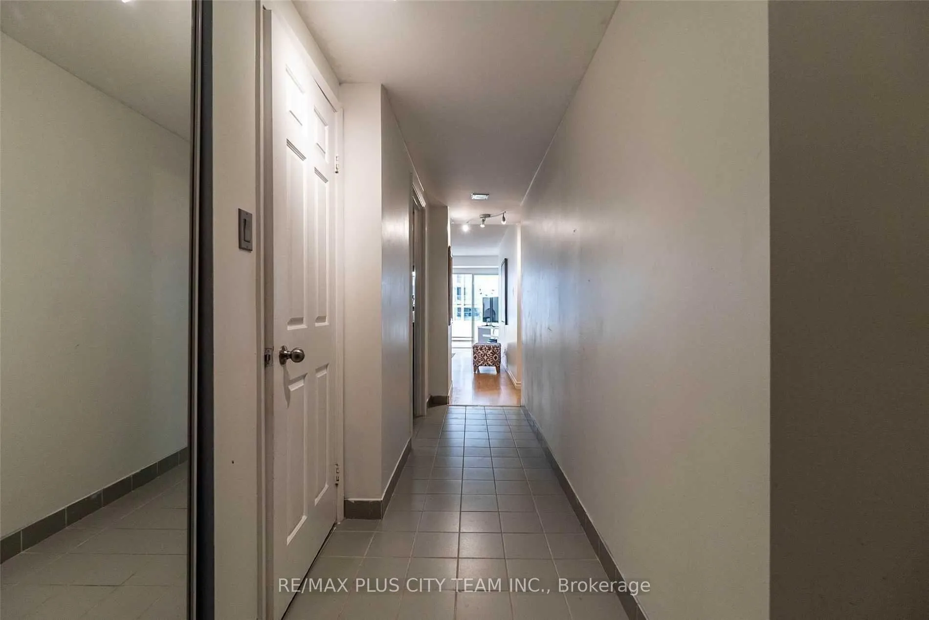 Photo 2 of Unit 708, 717 Bay Street, Toronto, Bay Street Corridor — HOMEH