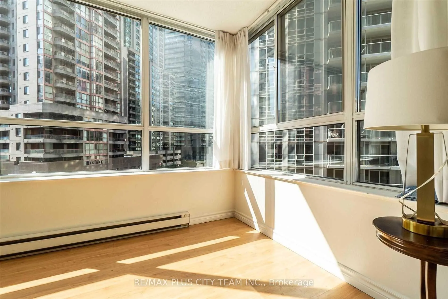Photo 8 of Unit 708, 717 Bay Street, Toronto, Bay Street Corridor — HOMEH