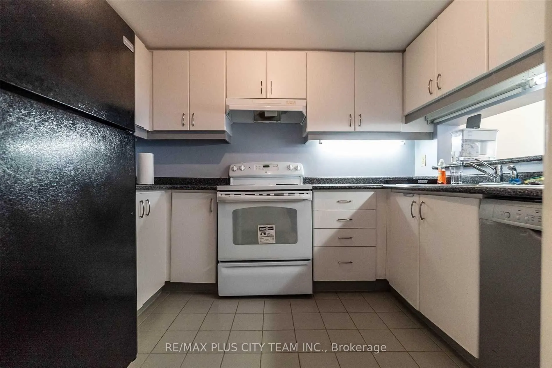 Photo 9 of Unit 708, 717 Bay Street, Toronto, Bay Street Corridor — HOMEH