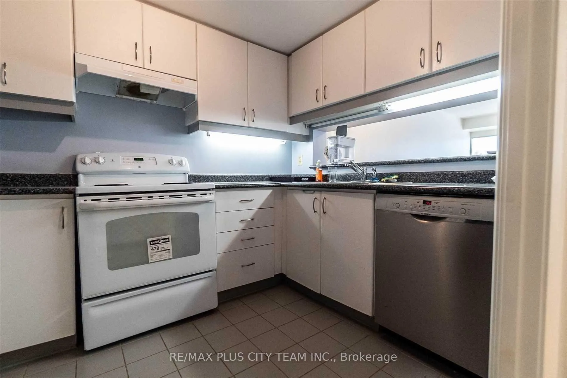 Photo 10 of Unit 708, 717 Bay Street, Toronto, Bay Street Corridor — HOMEH