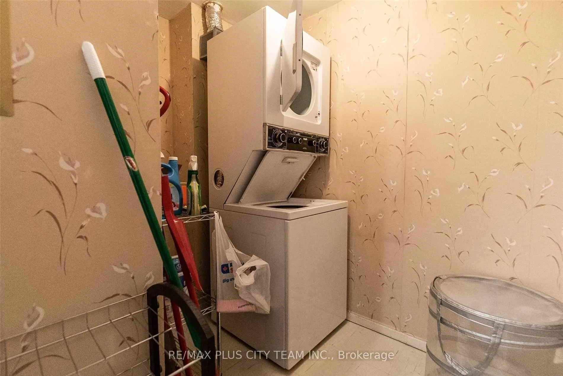 Photo 11 of Unit 708, 717 Bay Street, Toronto, Bay Street Corridor — HOMEH