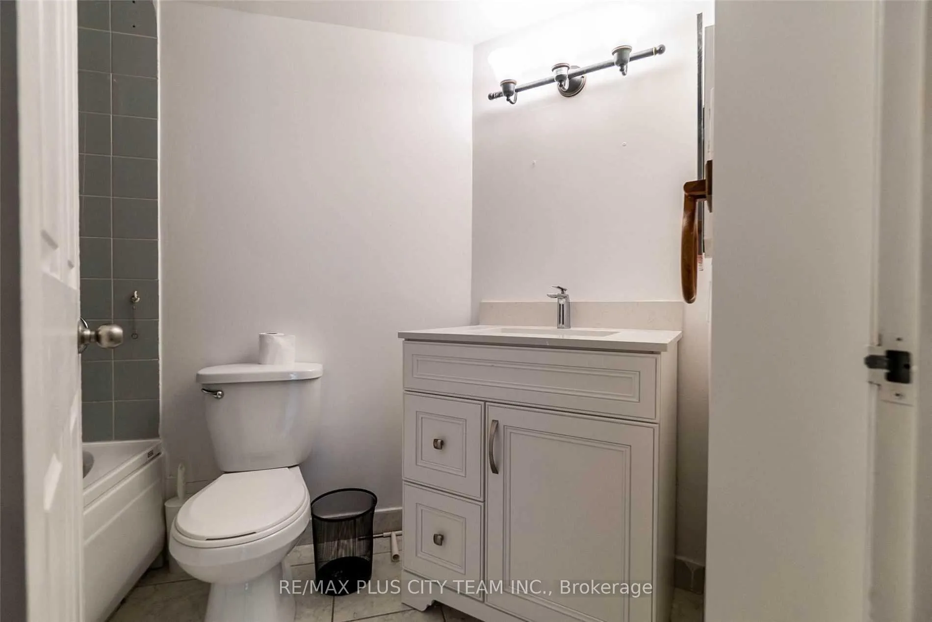 Photo 21 of Unit 708, 717 Bay Street, Toronto, Bay Street Corridor — HOMEH