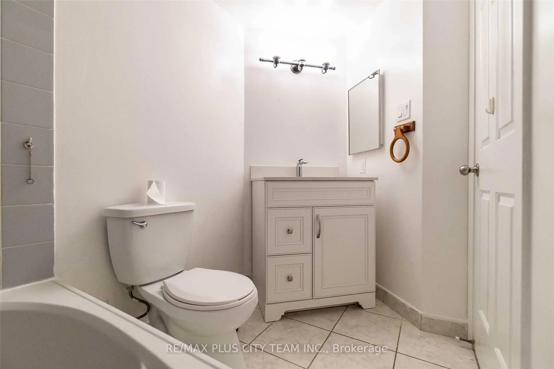 Photo 24 of Unit 708, 717 Bay Street, Toronto, Bay Street Corridor — HOMEH