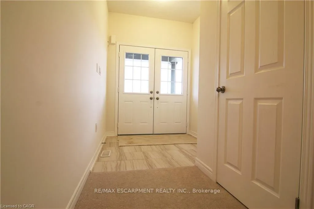 Photo 2 of 204 Lormont Boulevard, Hamilton, Stoney Creek Mountain — HOMEH