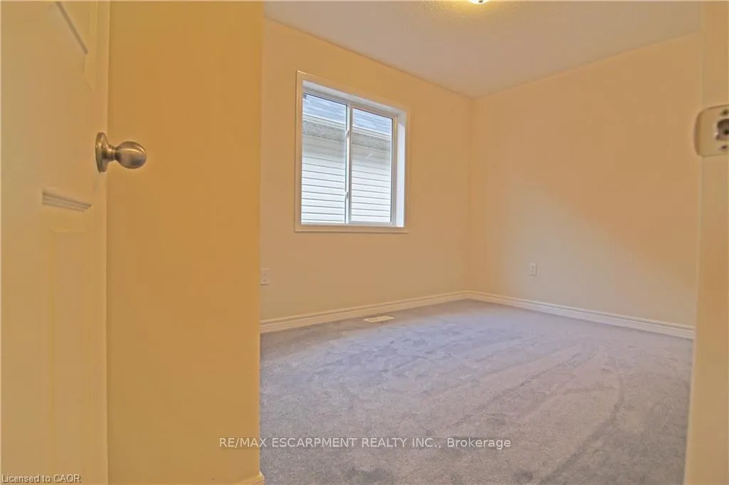 Photo 8 of 204 Lormont Boulevard, Hamilton, Stoney Creek Mountain — HOMEH