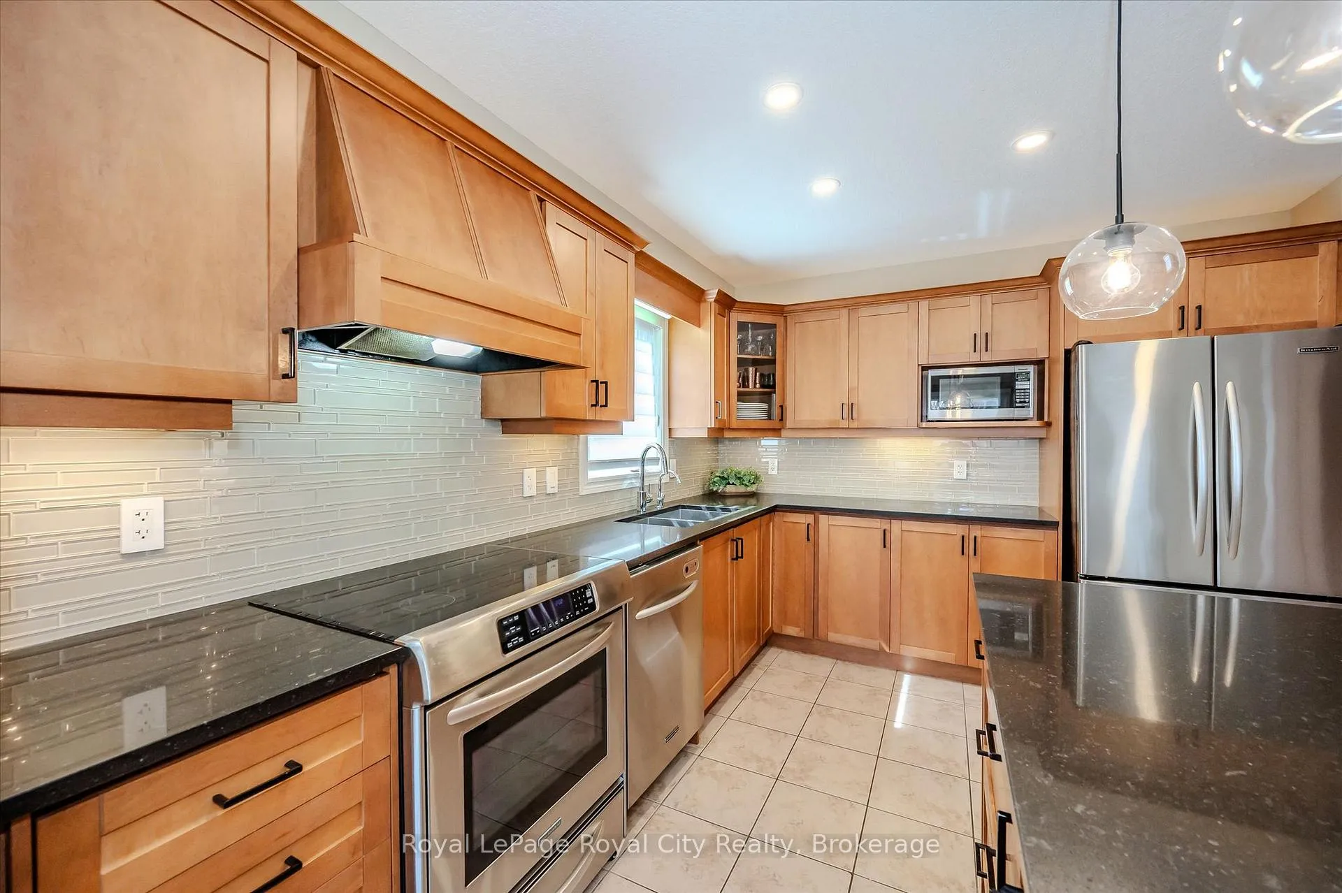 Photo 15 of 16 Hall Avenue, Guelph, Pineridge/Westminster Woods — HOMEH
